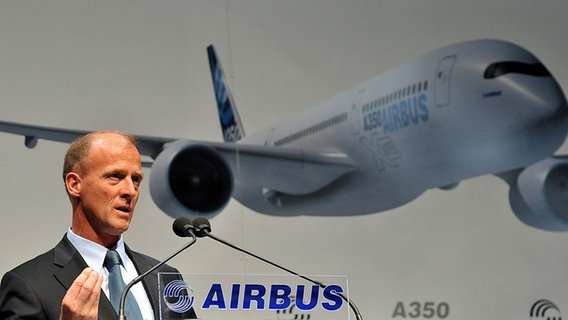 Airbus-Chef Thomas Enders spricht in Stade beim Produktionsstart des neuen Flugzeugs A 350 XWB in Deutschland. © dpa Foto: Angelika Warmuth