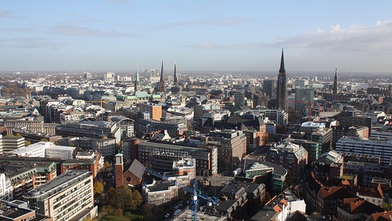 Blick vom Turm der St. Michaeliskirche über die Hamburger City © NDR Foto: Oliver Diedrich