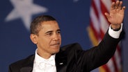 Barack Obama winkt den Massen zu © dpa-Bildfunk 