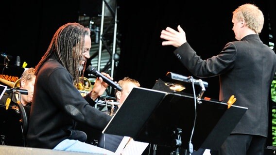 Bobby McFerrin spielt mit der NDR Bigband, 8. Juli 2008 im Hamburger Stadtpark © Marco Maas/fotografirma.de Foto: Marco Maas/fotografirma.de