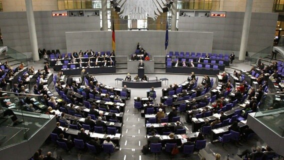 Beratung im Bundestag. © dpa - Bild Foto: Tim Brakemeier