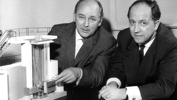 Fritz Straßmann (li.) und Günter Herrmann, 1961. © picture-alliance/ dpa Foto: Hella Reuter