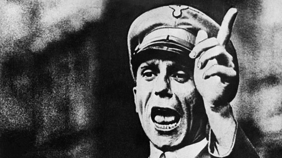 Joseph Goebbels mit erhobenen Zeigefinger. © picture-alliance / dpa 