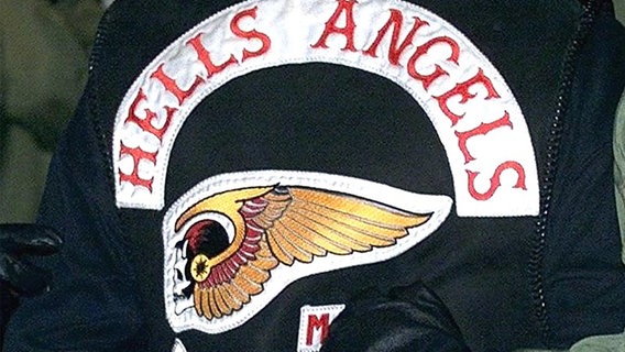 Schriftzug "Hells Angels" auf einer Jacke. © dpa - Bildarchiv Foto: Franz-Peter Tschauner