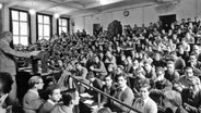 Studenten im Hörsaal einer Uni 1956 © dpa - Bildarchiv Foto: Kurt Rohwedder
