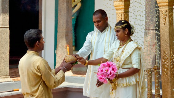 Traditionelle Hochzeitszeremonie in Kotte, Sri Lanka. © Bewegte Zeiten GmbH/Deborah Stö 