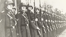 Leibstandarte-SS Adolf Hitler © picture alliance / IMAGNO/Austri Foto: Austrian Archives
