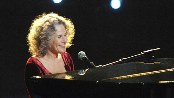 Die Sängerin Carole King live © picture-alliance/ dpa 