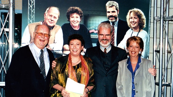 Gruppenbild der Markt-Redakteure zur 500. Sendung © NDR 