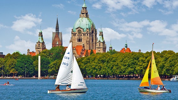 Hannover: Maschsee und Neues Rathaus © HMTG 