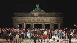 Berliner Mauer am Abend des 09.11.1989 © dpa - Fotoreport 
