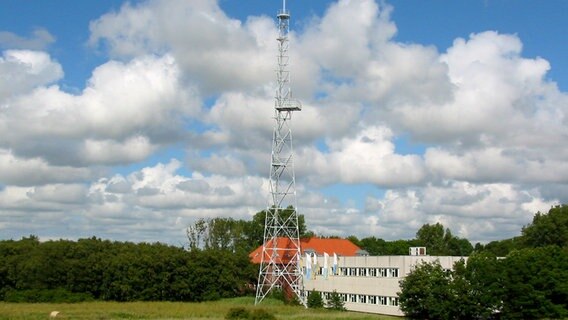 Funkmast und Radiostation © Mustapha Landousi 