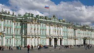 Winterpalast mit Schlossplatz in St. Petersburg. © picture alliance / Christian Charisius/dpa Foto: Christian Charisius