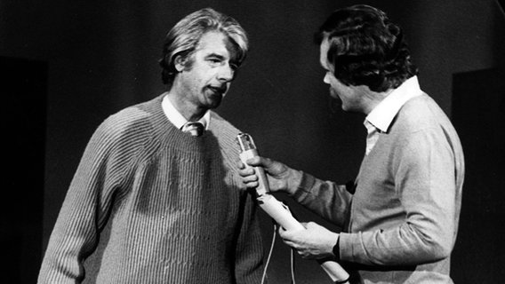Carlo von Tiedemann im Gespräch mit Rudi Carrell am 29. April 1978 in der Aktuellen Schaubude © NDR/Müller Foto: Müller