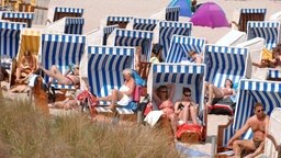 Strandkörbe auf der Insel Rügen Strandkörbe auf der Insel Rügen © dpa Foto: Stefan Sauer
