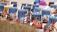 Strandkörbe auf der Insel Rügen © dpa Foto: Stefan Sauer