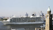 Das Passergierschiff "The World" in Hamburg. © dpa 