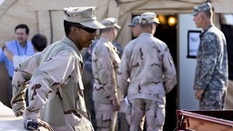 US-Soldaten beim Militärtribunal © dpa Foto: A2800 epa Brennan Linsley / Pool