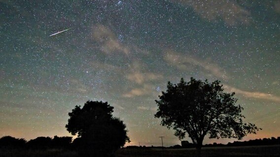 Bild eines Meteors am Nachthimmel über Schlewig Holstein.  Foto: Heiko Albrecht