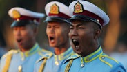 Soldaten bei einer Militärparade in Myanmar © picture alliance/dpa/AP Foto: Aung Shine Oo