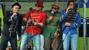 77 Bombay Street live am N-JOY Reeperbus. © NDR/Screenshot 