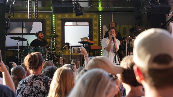 Eindrücke vom N-JOY Morningshow-Tourbus mit Kamrad in Lübeck. © NDR / N-JOY Foto: NDR / N-JOY