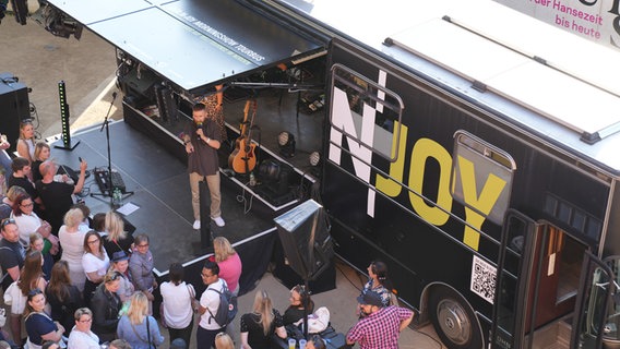 Eindrücke vom N-JOY Morningshow-Tourbus mit Kamrad in Lübeck. © NDR / N-JOY Foto: NDR / N-JOY