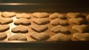 In einem Ofen backen Weihnachtsplätzchen. © rosabrille / photocase.de Foto: rosabrille / photocase.de