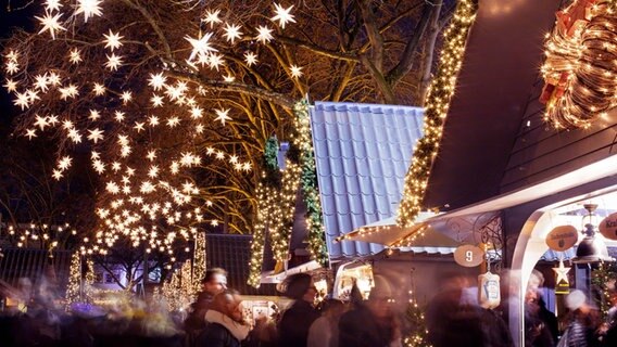 Ein Weihnachtsmarkt. © imago/Future Image Foto: Future Image