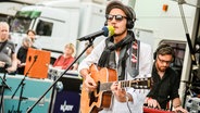 The Slow Show am Reeperbus auf dem Reeperbahnfestival 2016 © NDR Foto: Benjamin Hüllenkremer