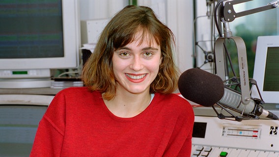 Caren Miosga 1995 als Moderatorin bei N-JOY © NDR 