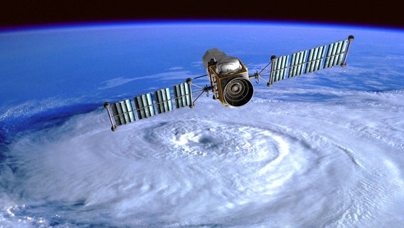 Wetterbeobachtungssatellit auf Umlaufbahn über einem Hurrikan © picture alliance / imageBROKER Foto: John Pulsipher