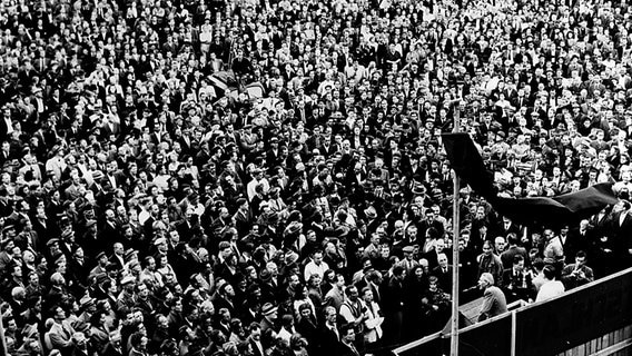 Max Reimann auf KPD-Wahlkundgebung 1949. Reimann, Max Politiker (KPD), (31.10.1898 Elbing-18.1.1977 Duesseldorf). © akg images Foto: akg images