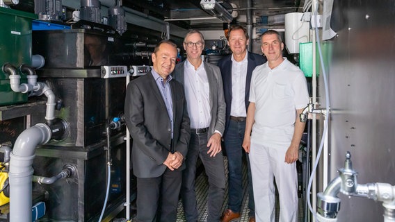 Das Projektteam von UKE, Hamburg Wasser und HAW, das zu Medikamentenrückständen im Abwasser geforscht hat. © UKE 