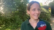 Adriane Prahl, Tierärztin bei Hagenbeck im Interview mit Anna Rüter. © NDR 
