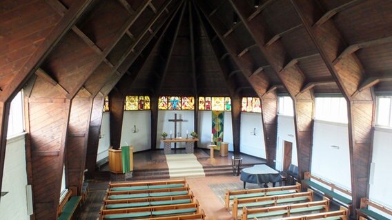 Die Adventskirche in Hamburg-Schnelsen  Foto: Marc-Oliver Rehrmann