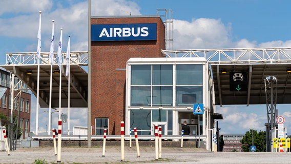 Haupteingang vom Werksgelände von Airbus in Hamburg. © picture alliance /  Eibner-Pressefoto 