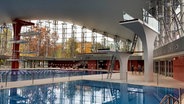 Blick in die neu gestaltete Alsterschwimmhalle in Hamburg. © NDR 