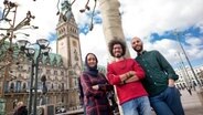 Amal, Hamburg! berichtet auf Arabisch und Persisch über Ereignisse aus der Hansestadt. Im Bild die drei Redakteure Nilab Langar, Omid Rezaee und Ahmad Alrifaee (v.l.n.r.) © Körber-Stiftung/Jann Wilken Foto: Jann Wilken