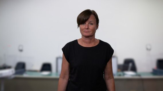 Elke Spanner gibt einen Aufsager. © NDR Foto: Screenshot