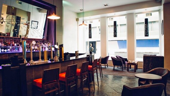 Eine leere Bar. © picture alliance / PantherMedia Foto: Graham Oliver