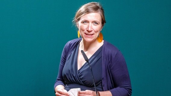 Katharina Beck (Bündnis90/Grüne) spricht auf der Landesmitgliederversammlung. © picture alliance/dpa Foto: Markus Scholz