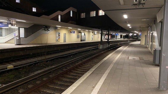 Der menschenleere Bahnhof, Berliner Tor in den frühen Morgenstunden. © NDR Foto: Anna Rüter