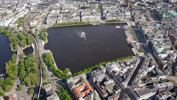 Blick aus der Luft auf die Binnenalster in Hamburg. (Archivfoto) © picture alliance/dpa Foto: Marcus Brandt
