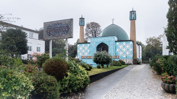 Blick auf die Blaue Moschee an der Außenalster. © Markus Scholz/dpa 