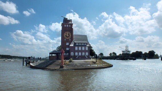 Das Lotsenhaus am Köhlfleet vom Wasser aus gesehen  Foto: Marc-Oliver Rehrmann
