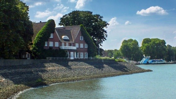Die Fritz-Schumacher-Villa am Köhlfleet  Foto: Marc-Oliver Rehrmann