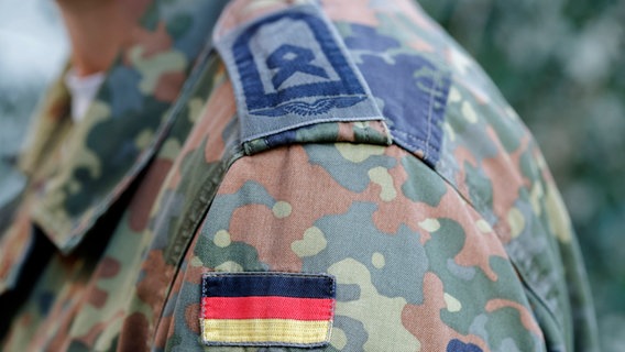 Derzeit wird die Freiwilligkeit eines Wehrdienstes geprüft. Hierzu müssen die Grundlagen für eine Wehrerfassung geschaffen werden. Die Bedrohung der Sicherheit hat sich für die Bundesrepublik Deutschland dramatisch erhöht. (Symbolfoto, Themenfoto) © picture alliance / Geisler-Fotopress | Robert Schmiegelt/Geisler-Fotopr Foto: Robert Schmiegelt