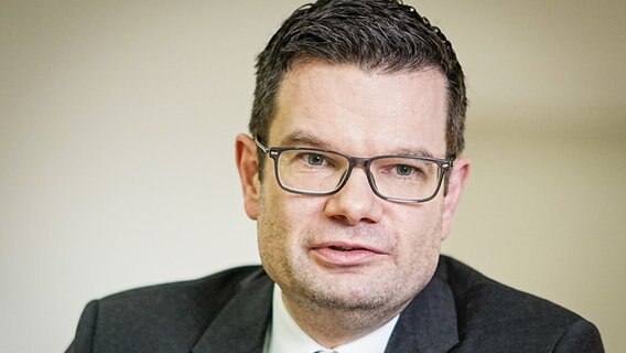 Marco Buschmann (FDP), Bundesminister der Justiz, aufgenommen im Justizministerium. © Michael Kappeler/dpa 