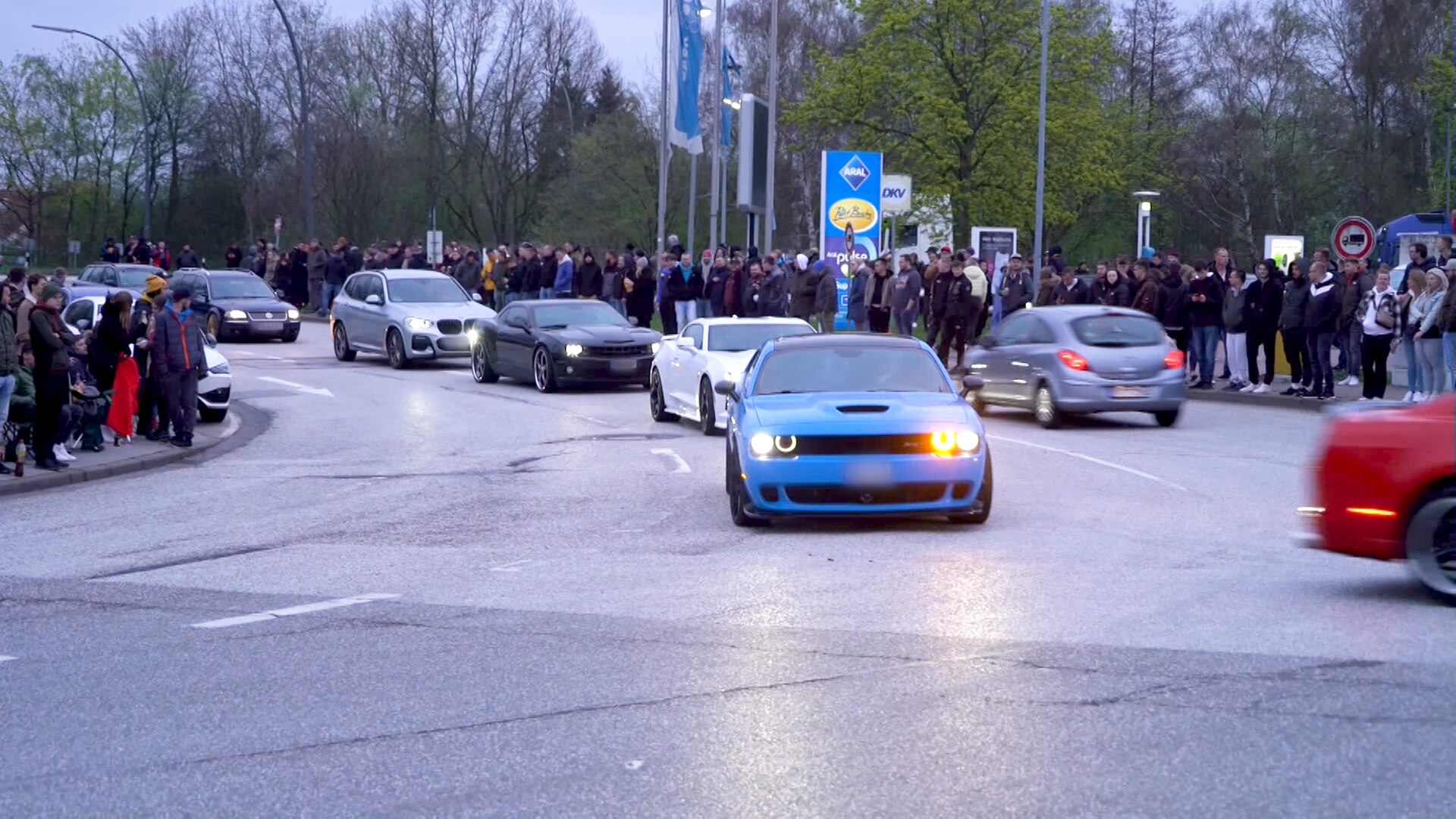 „Car-Freitag“: Hunderte Autoposer treffen sich in Hamburg